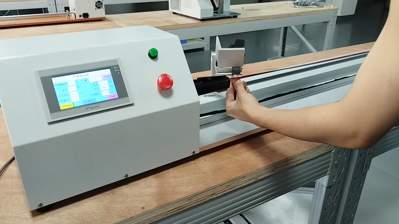 Machine de 2000 mm de longueur utile avec fixation anti-remontée de fil – Précision et fiabilité