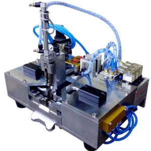 Positionnez le fil intérieur sur le support de griffe en fil de plastique