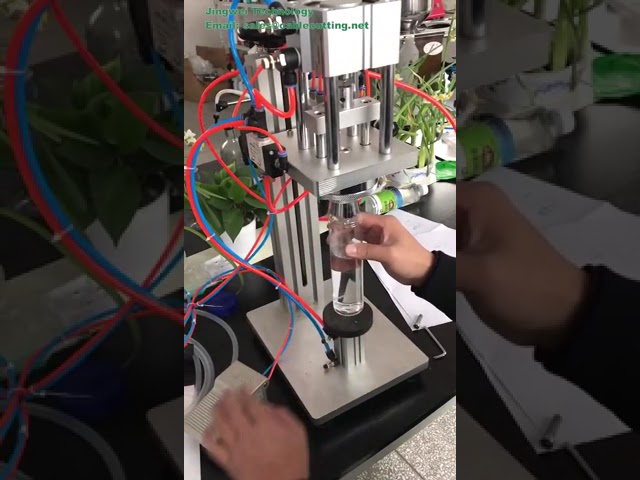 Machine semi-automatique pneumatique de sertissage et capsulage pour flacons de parfum