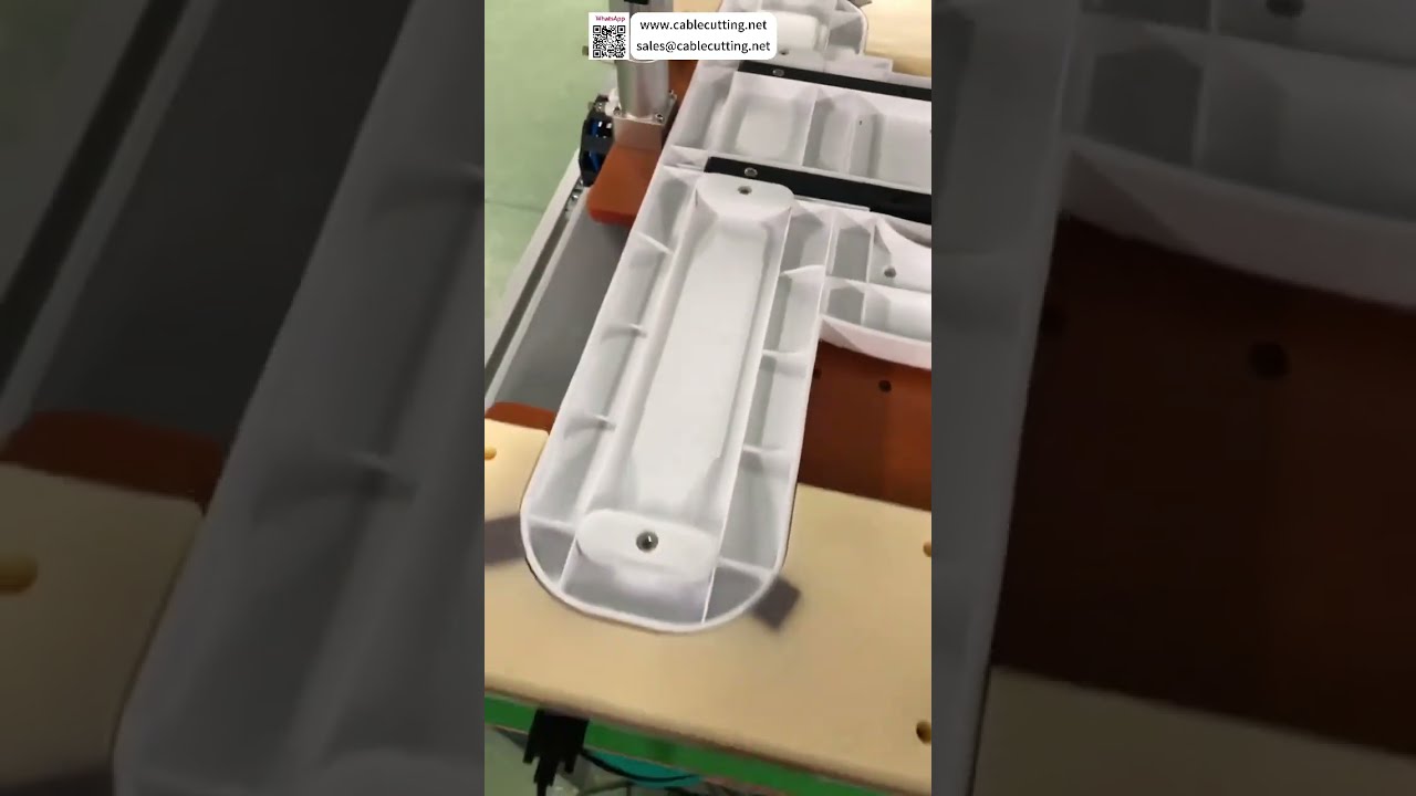 Opération quotidienne d'une machine à visser automatique – Équipement d'automatisation industrielle à haute efficacité