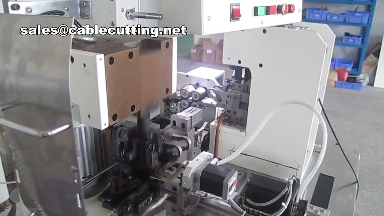 Machine de coupe, dénudage et sertissage de câbles plats – Efficacité industrielle