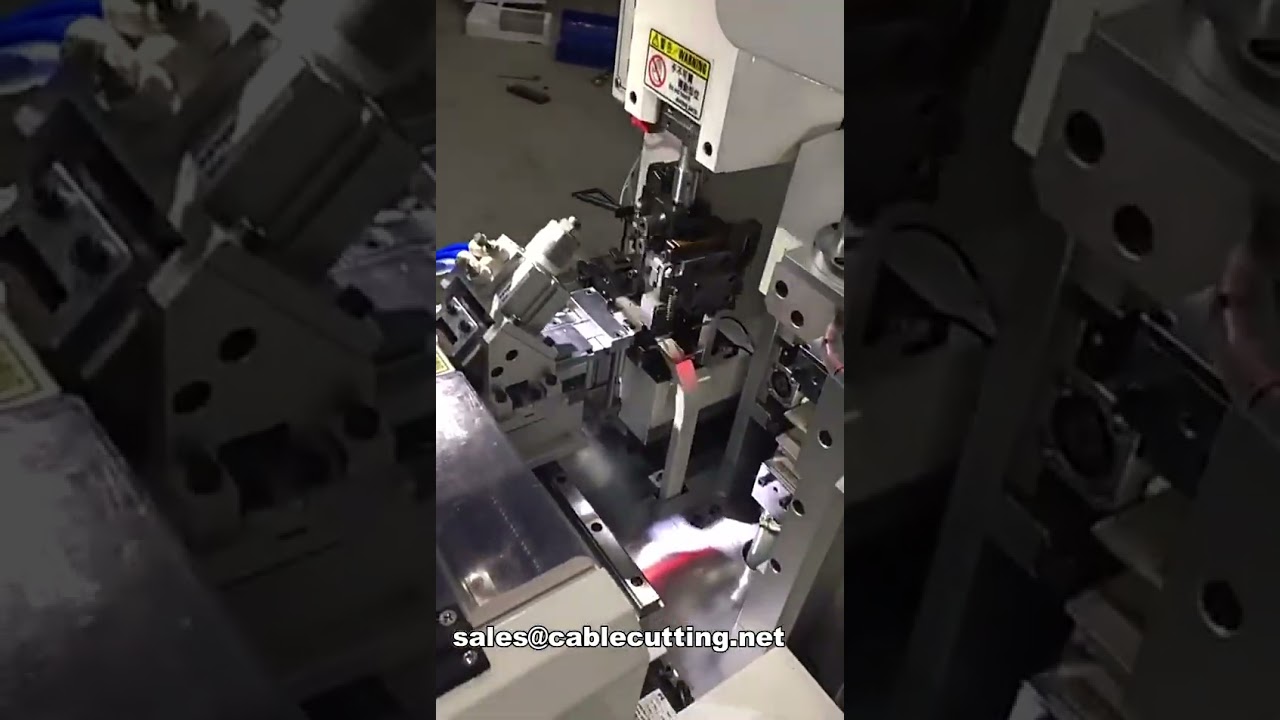 Machine automatique de coupe, dénudage et sertissage de câble ruban (deux extrémités)
