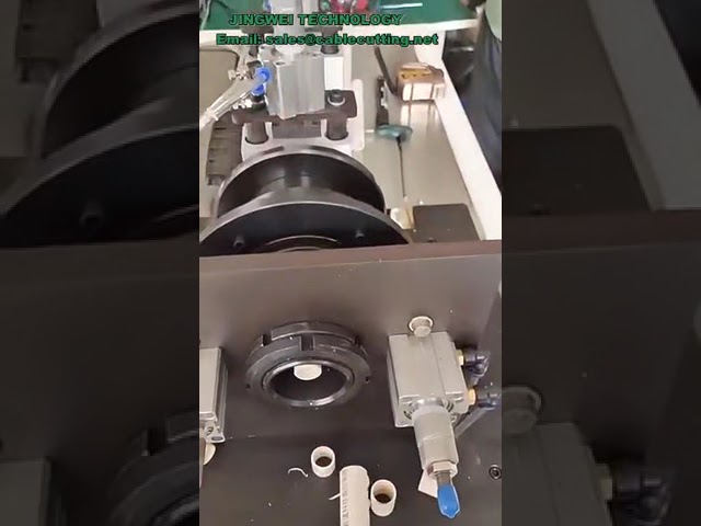 Machine de coupe automatique performante pour tubes en plastique PE, caoutchouc et eau