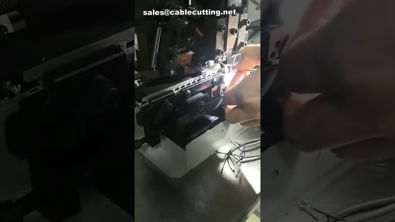 Machine automatique de dénudage et sertissage de fils - Sertisseuse de bornes automatique