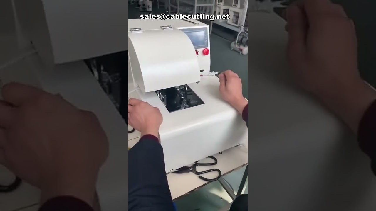 Machine d'emballage par ruban pour faisceaux de câbles et câbles plats - Modèle 1