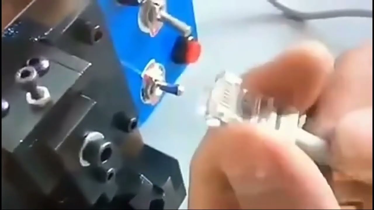 Machine de montage de câbles RJ45, épissure fibre optique, sertissage câbles réseau et téléphone - Fabrication automatisée