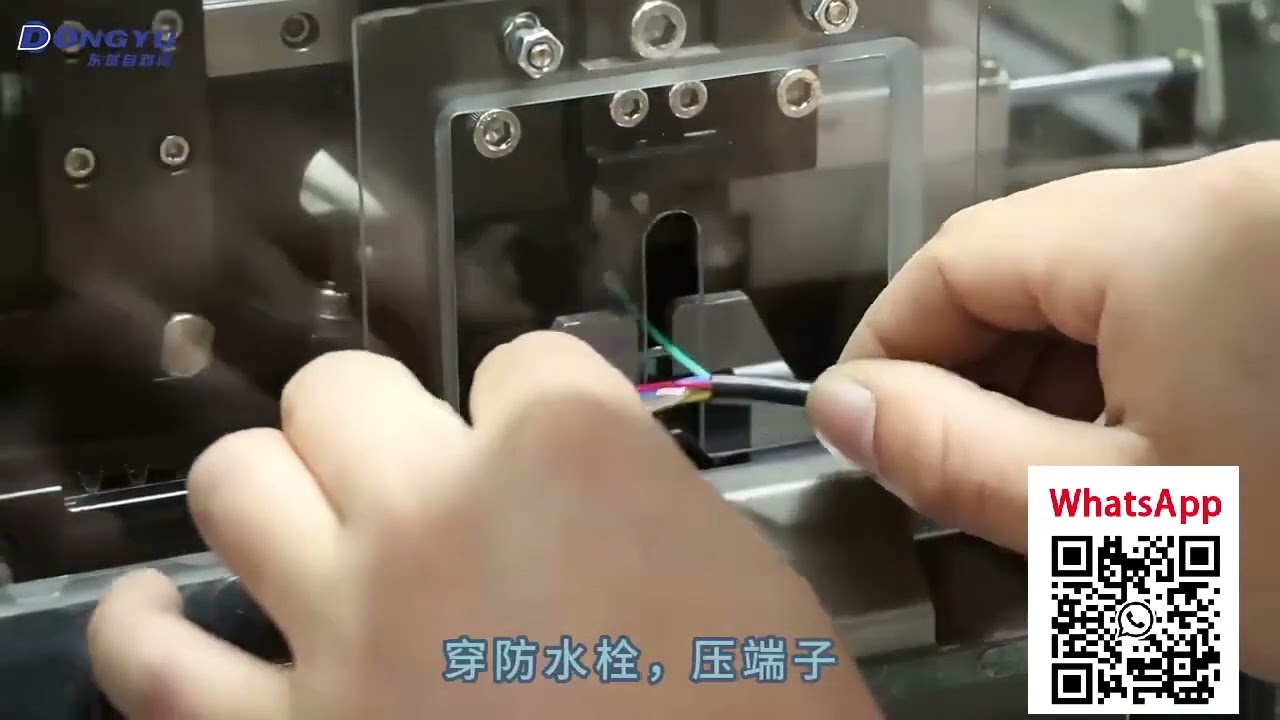Machine d'insertion de joints d'étanchéité automatique pour l'automatisation des faisceaux de câbles