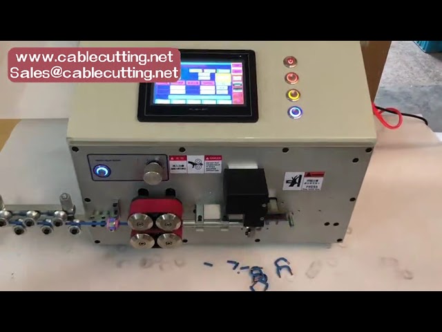 Machine automatique de dénudage et coupe de câbles avec dispositif de cintrage de bobines