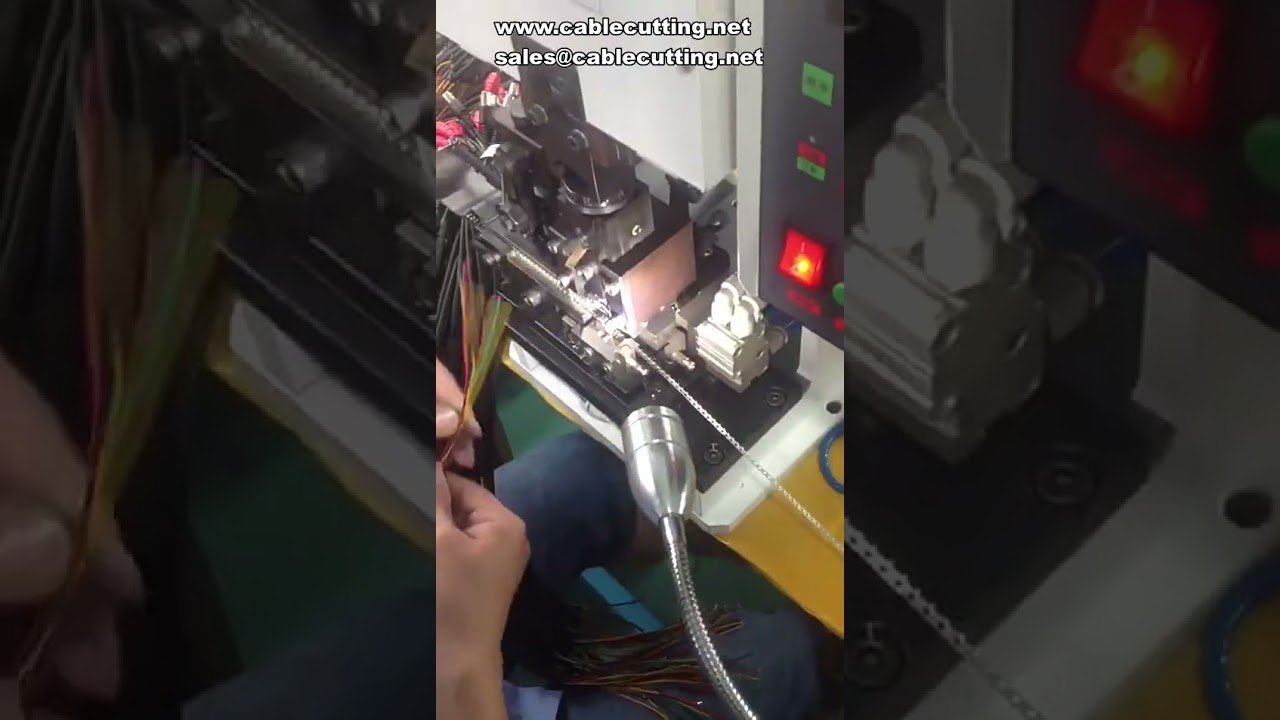 Machine de dénudage et coupe de précision pour câbles multiconducteurs
