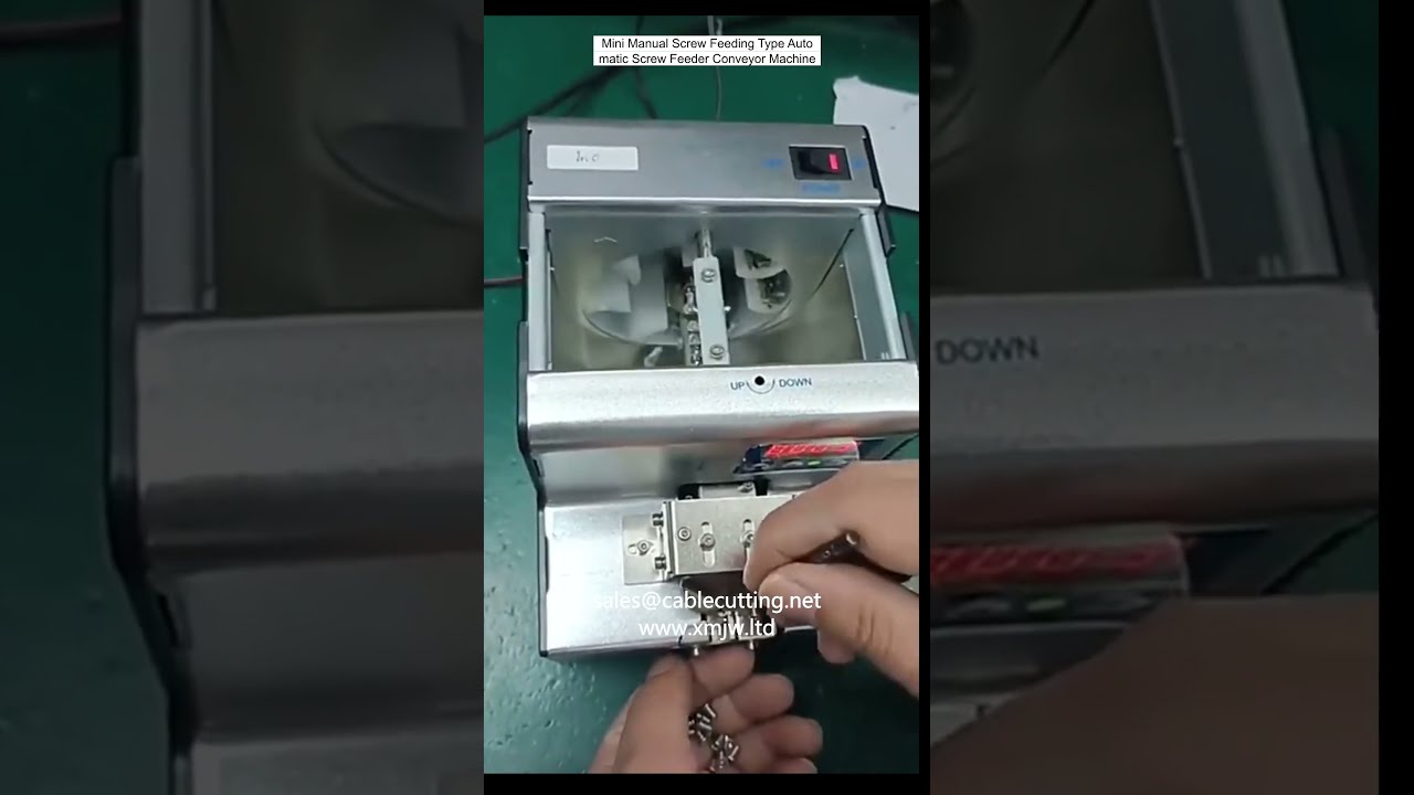 Mini Visseuse Automatique à Alimentation Manuelle – Machine de Convoyage pour Vissage Précision