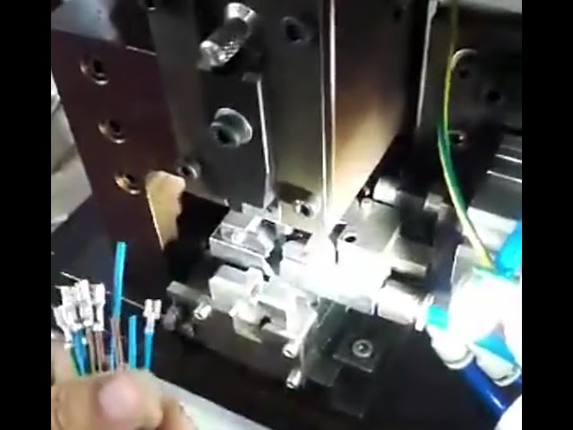 Machine semi-automatique de dénudage et sertissage de bornes à matrice droite – Idéale pour câbles multiconducteurs