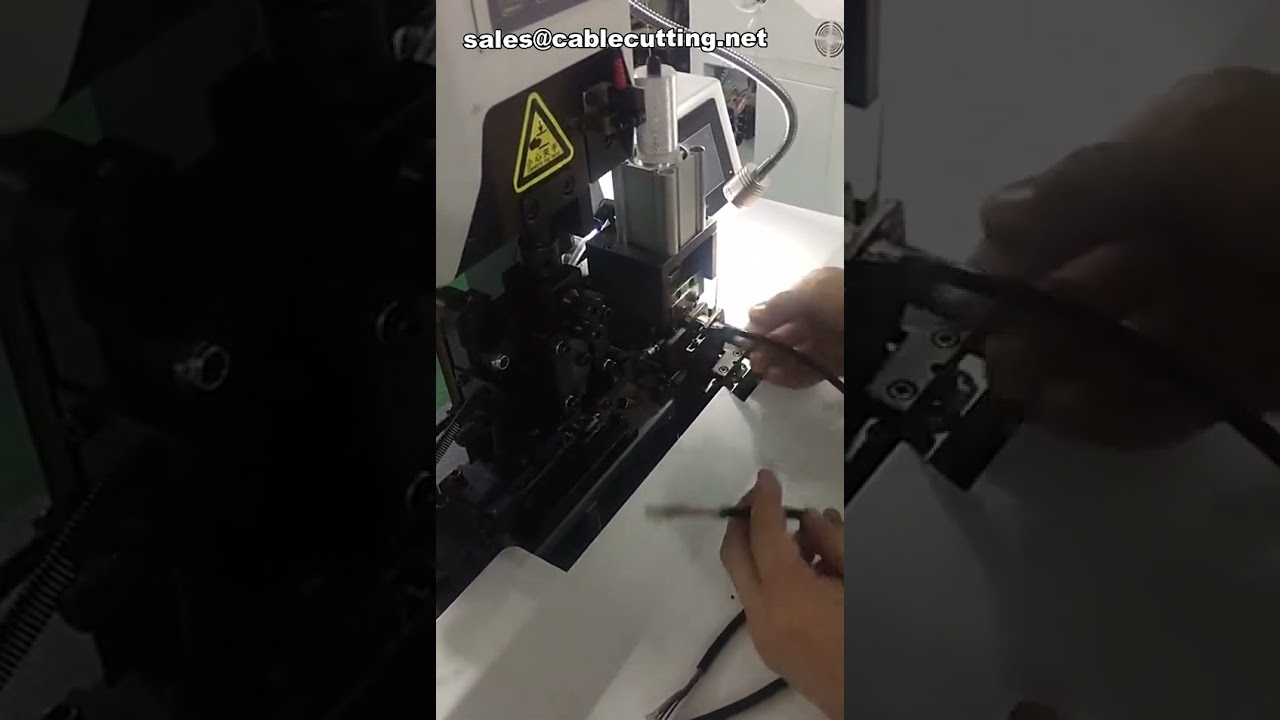 Dénudeuse de câbles électrique | Machine à dénuder et sertisseuse BV Hardline