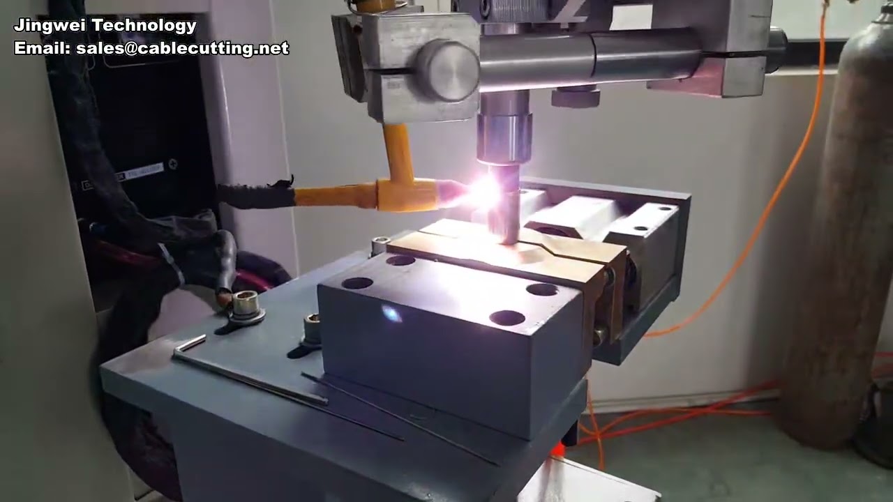 Machine de formage de bande d'acier à 6 stations servo-hydraulique avec codage métal intégré