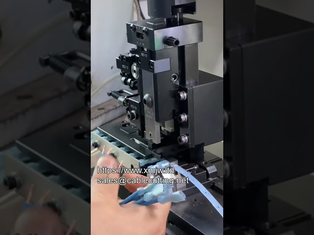 Bobine horizontale de terminaux pré-isolés sur bande - Sertissage automatisé