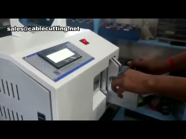 Machine automatique pour enrouler et attacher les câbles