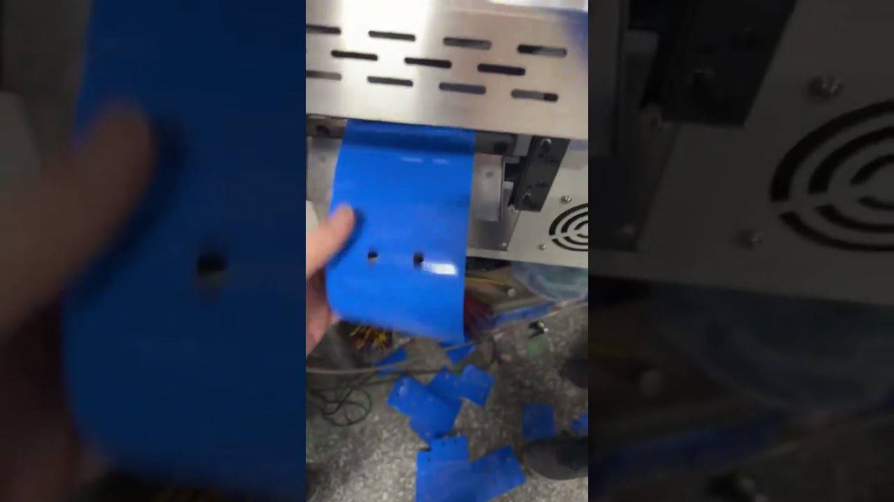 Vidéo réelle d'une machine à poinçonner personnalisée en action - Position de poinçonnage ajustable #usine