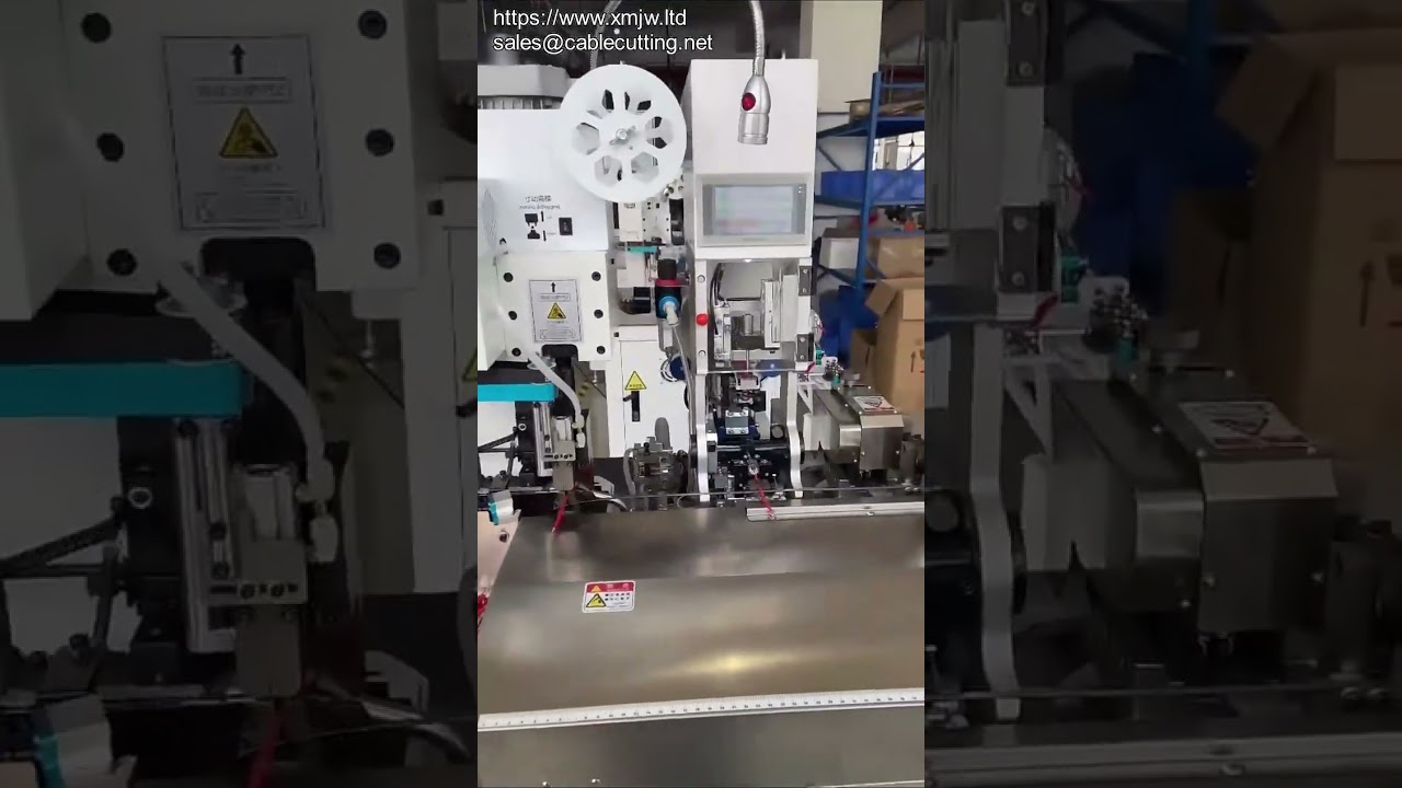 Machine automatique de coupe, dénudage, insertion de joint et sertissage de bornes
