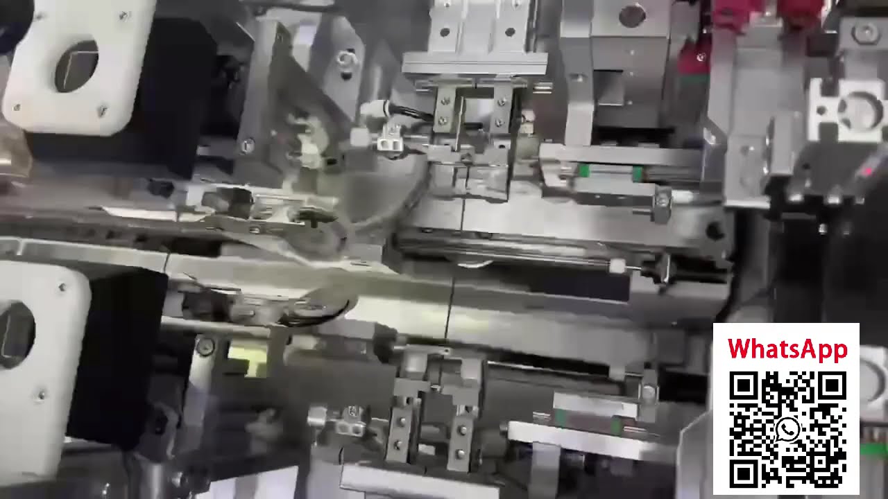 Machine de sertissage et d'insertion double pour faisceaux d'électronique grand public