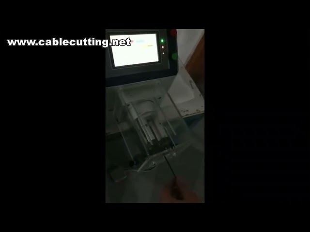 Dénudage de câble coaxial : machine automatique performante pour une préparation efficace