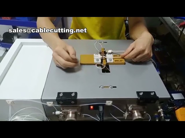 Pousseur automatique haute efficacité pour câble USB - Solution de production pour câbles Apple