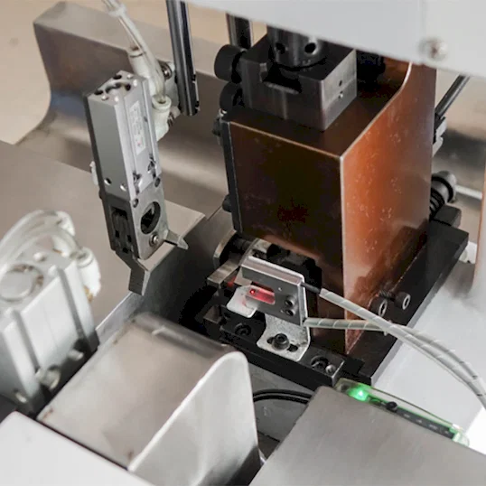 Machine Auto Dénudage, Sertissage et Torsion de Câble Thumb