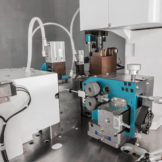 Machine Auto Dénudage, Sertissage et Torsion de Câble Thumb